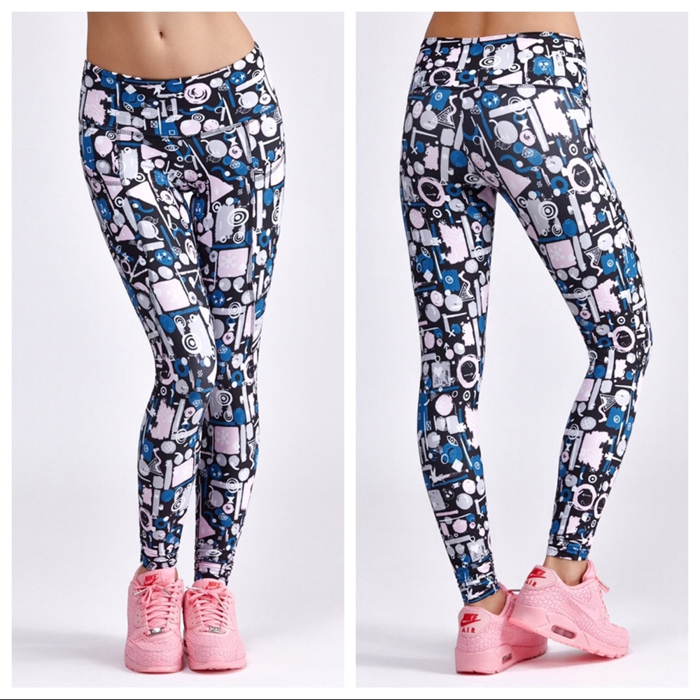 ⭐️ Strut This x Bandier Blue Flynn Leggings OS
